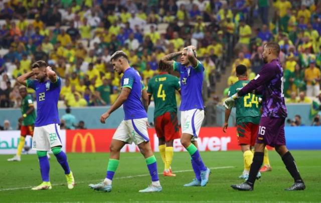 爱游戏网页-不进球 怕高空球 边后卫告急 输喀麦隆巴西没脾气