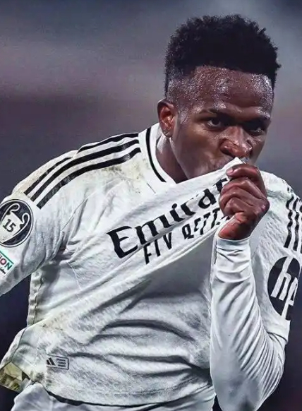 爱游戏登陆入口-索要6000万欧年薪！皇马巨星飘了，续约谈崩，想去英超拿金球奖|维尼修斯|基利安·姆巴佩|皇家马德里|FIFA|萨尔茨堡红牛_新浪体育_新浪新闻