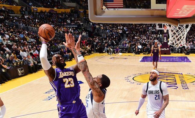 爱游戏登入-最年老三双先生!41岁45天詹姆斯轰28+10+12创纪录